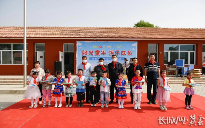 Kaiyun官方网|各级驻村工作队为帮扶村儿童庆“六一”