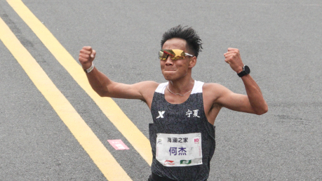 何杰再破男子马拉松全国纪录获国内第一