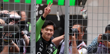 中国车手周冠宇首次正式亮相F1中国大奖赛