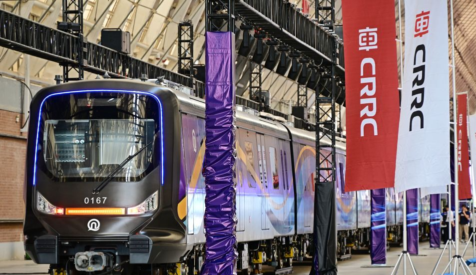 商业化运营碳纤维地铁列车在青岛发布