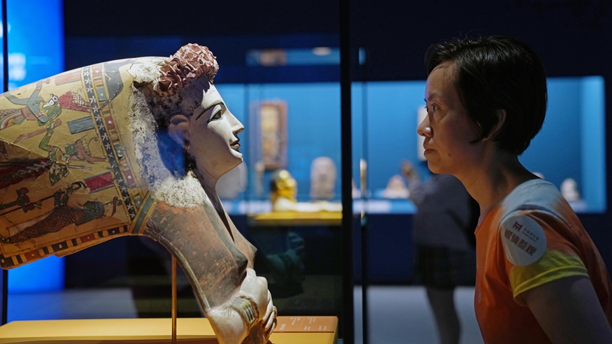 新华全媒+丨“金字塔之巅：古埃及文明大展”在上海博物馆开幕