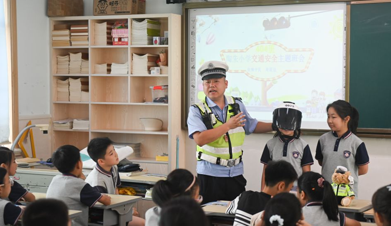 浙江诸暨：“流动少年宫”进校园