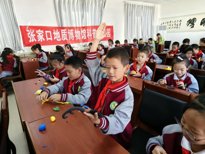 张家口市科协古生物科普讲座走进小学