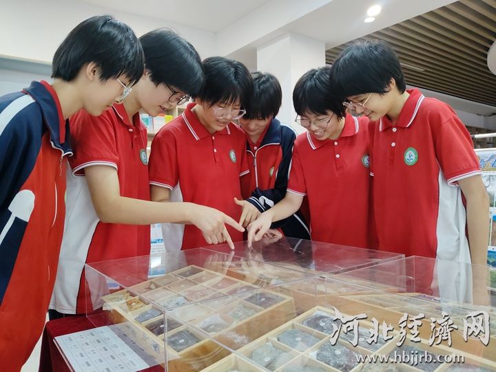 地质巡展走进柏乡 学生零距离感受科学魅力