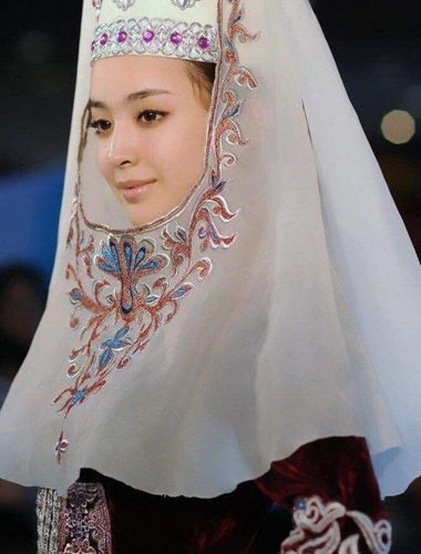 新疆少数民族女明星图片