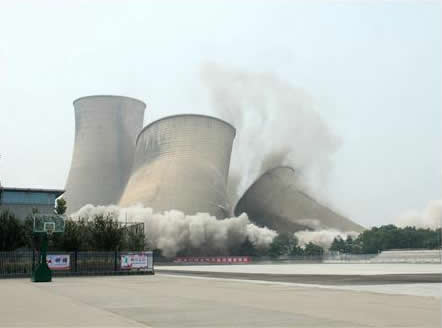  河北邢台对关停的4台发电机组冷却塔实施爆破 