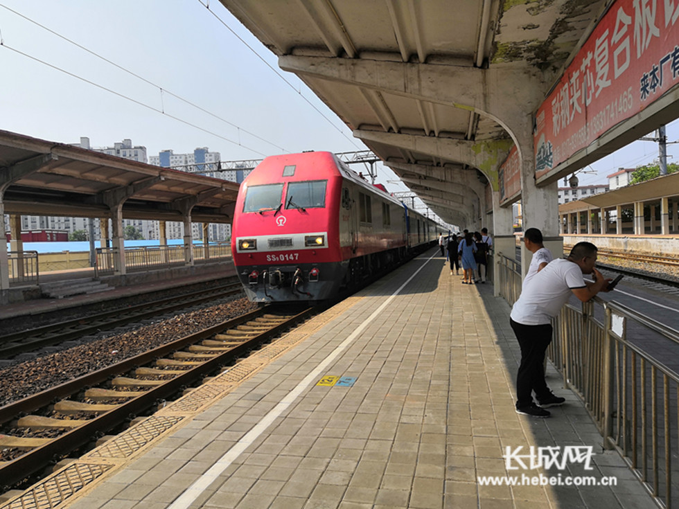 暑運首日滄州火車站見聞