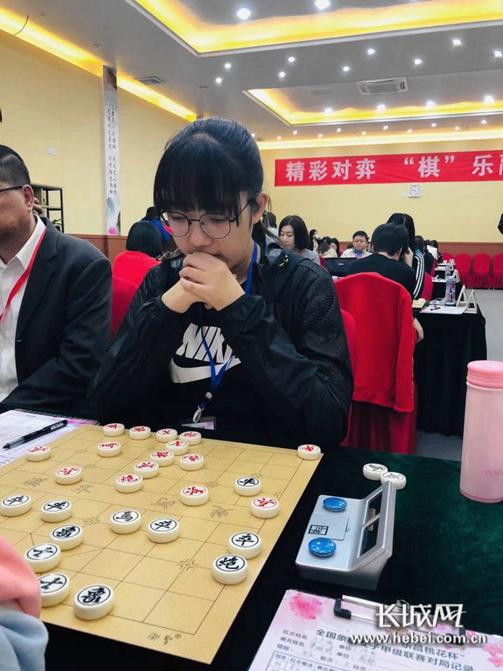 象棋大师王子涵图片