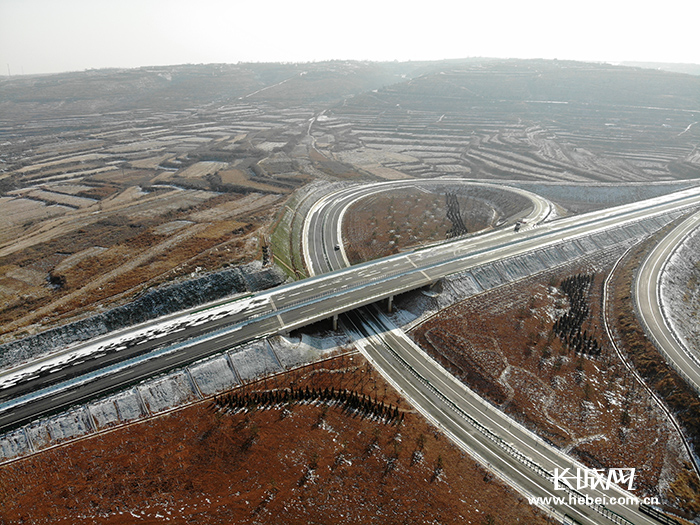 太行山高速公路开通试运营 邢台沿途百姓:好日子上了路