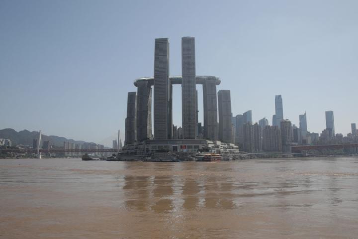 长江上游今年最大洪水过境重庆主城