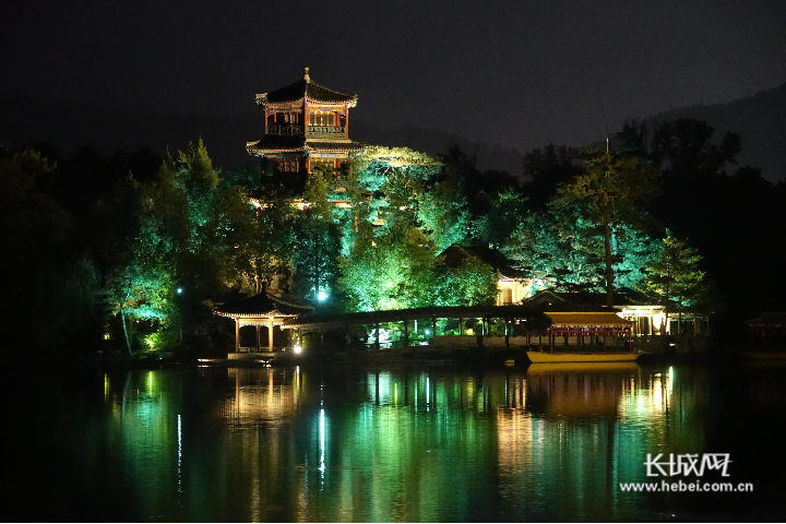 承德避暑山庄夜景图片