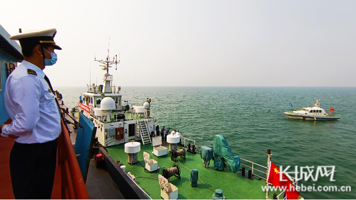 秦皇岛海事海警联合行动查处一起内河船涉海运输违法案件