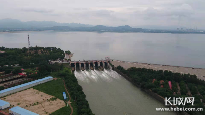 黃壁莊水庫洩水.河北省水利廳 供圖