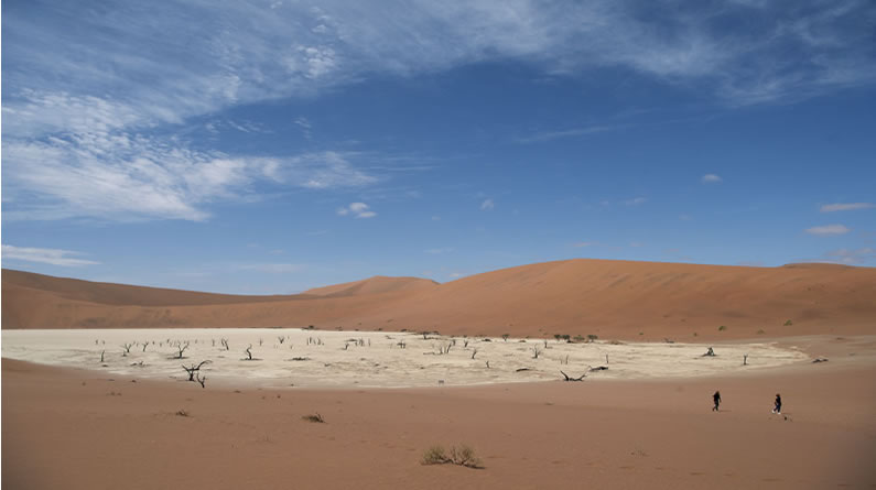 走进纳米比亚红沙漠