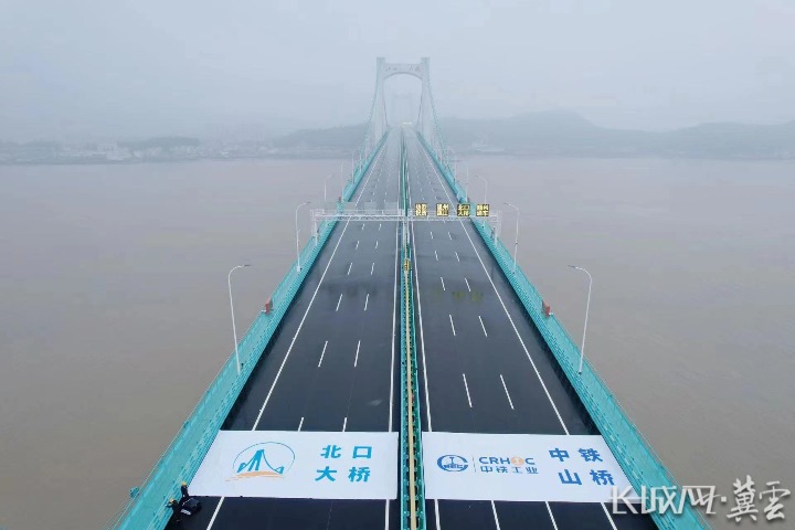 中铁山桥参建的世界首座三塔四跨双层钢桁梁悬索桥正式通车
