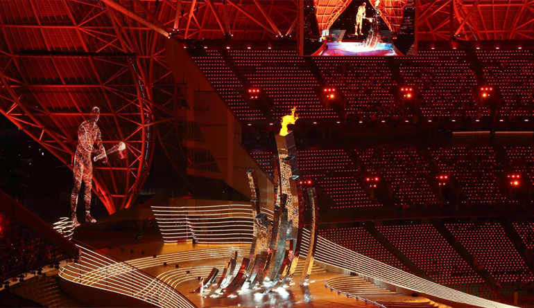 杭州亚运会 | 别眨眼！一组高清大图带你看“数字火炬手”进场点燃主火炬