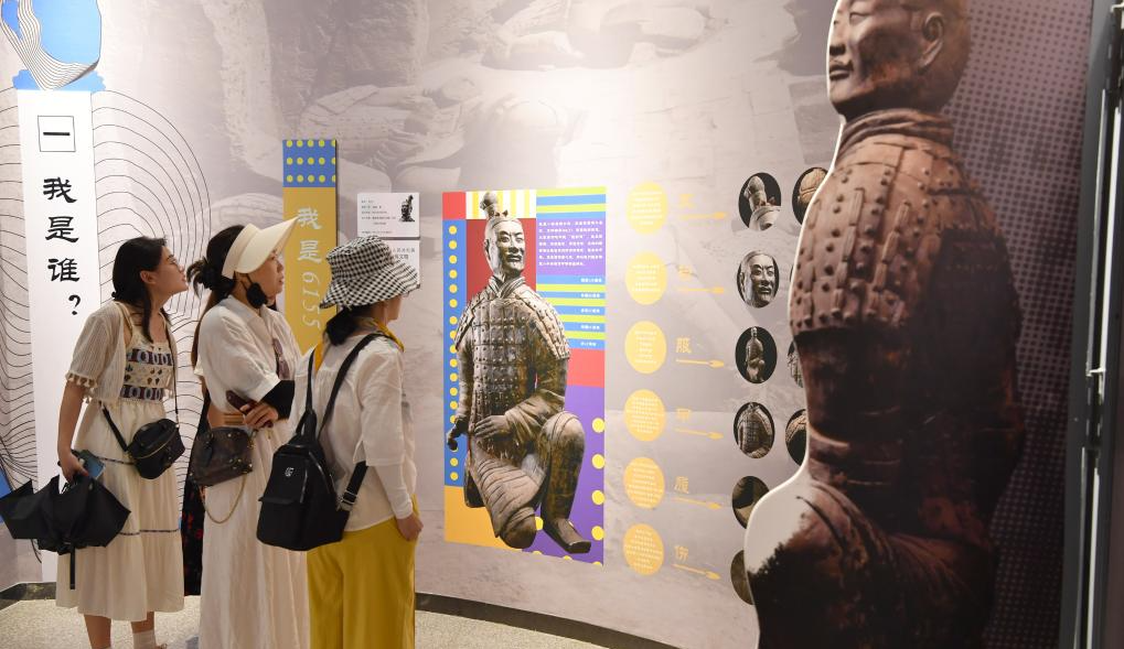  Approaching the Terracotta Warriors and Horses to Feel the Charm of Cultural Relics